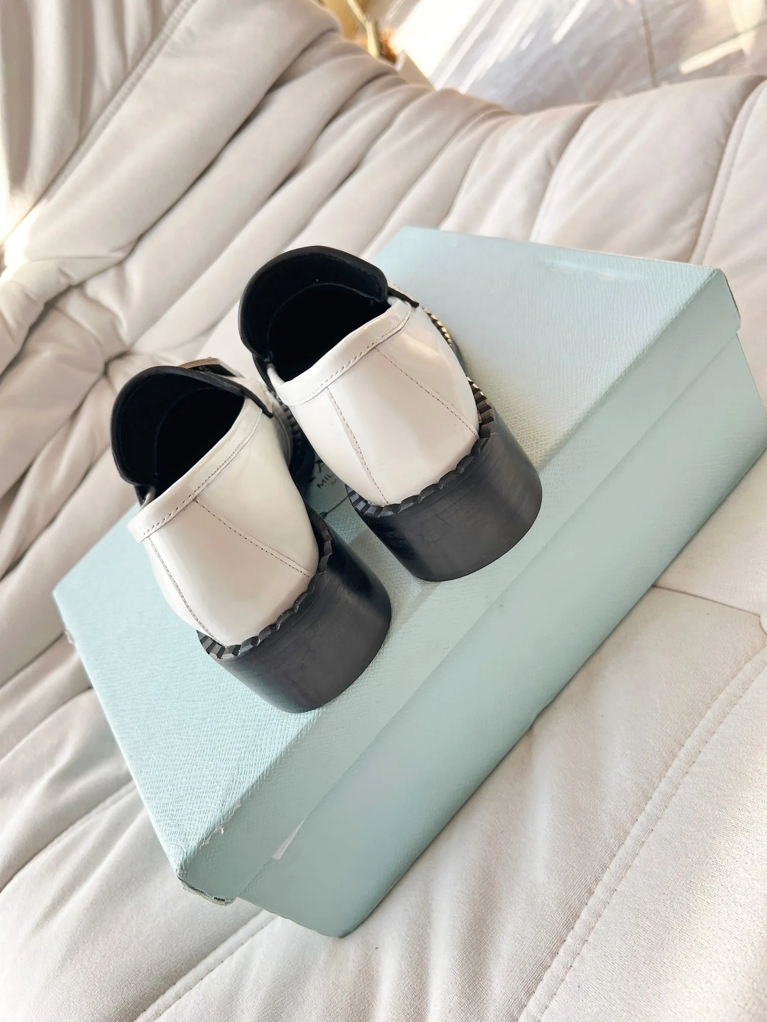 👟👟Ex-factory price 560👟👟 Prada’s new spring and summer women’s clothing｜Absolutely beautiful🥰Exception! Extra number! Anita will continue to update the latest SS25 catwalk pre-sale models, with novel logos as soul mates. Full of fun ~ Adhering to the trend-setting vane, you must believe in Prada's ability to capture fashion. 35-42 yards